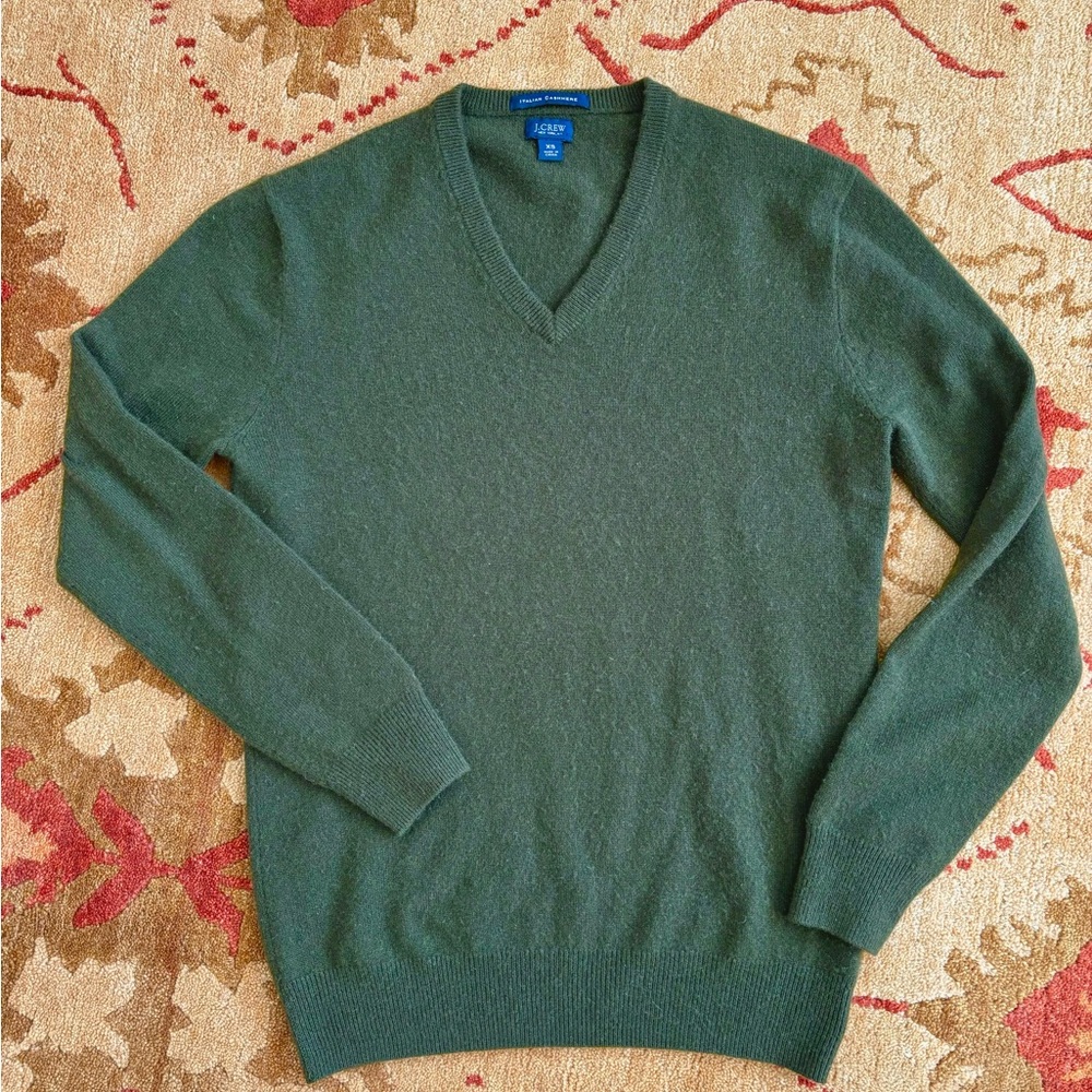 J.Crew Italian 100% Cashmere v neck olive green XS sweater soft fitted classic